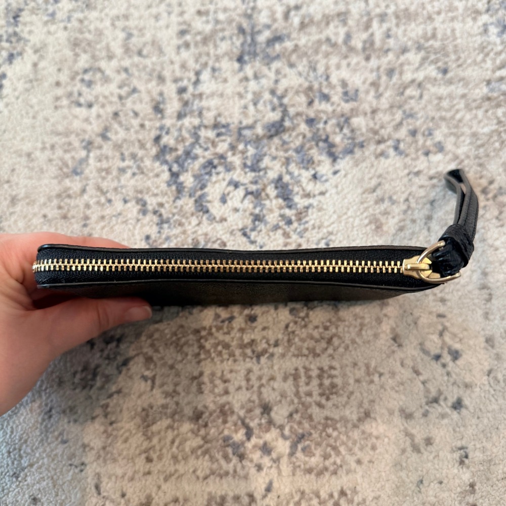 COACH Corner Zip Wristlet Black Crossgrain Leather Gold Hardware F58032 - Picture 4 of 5